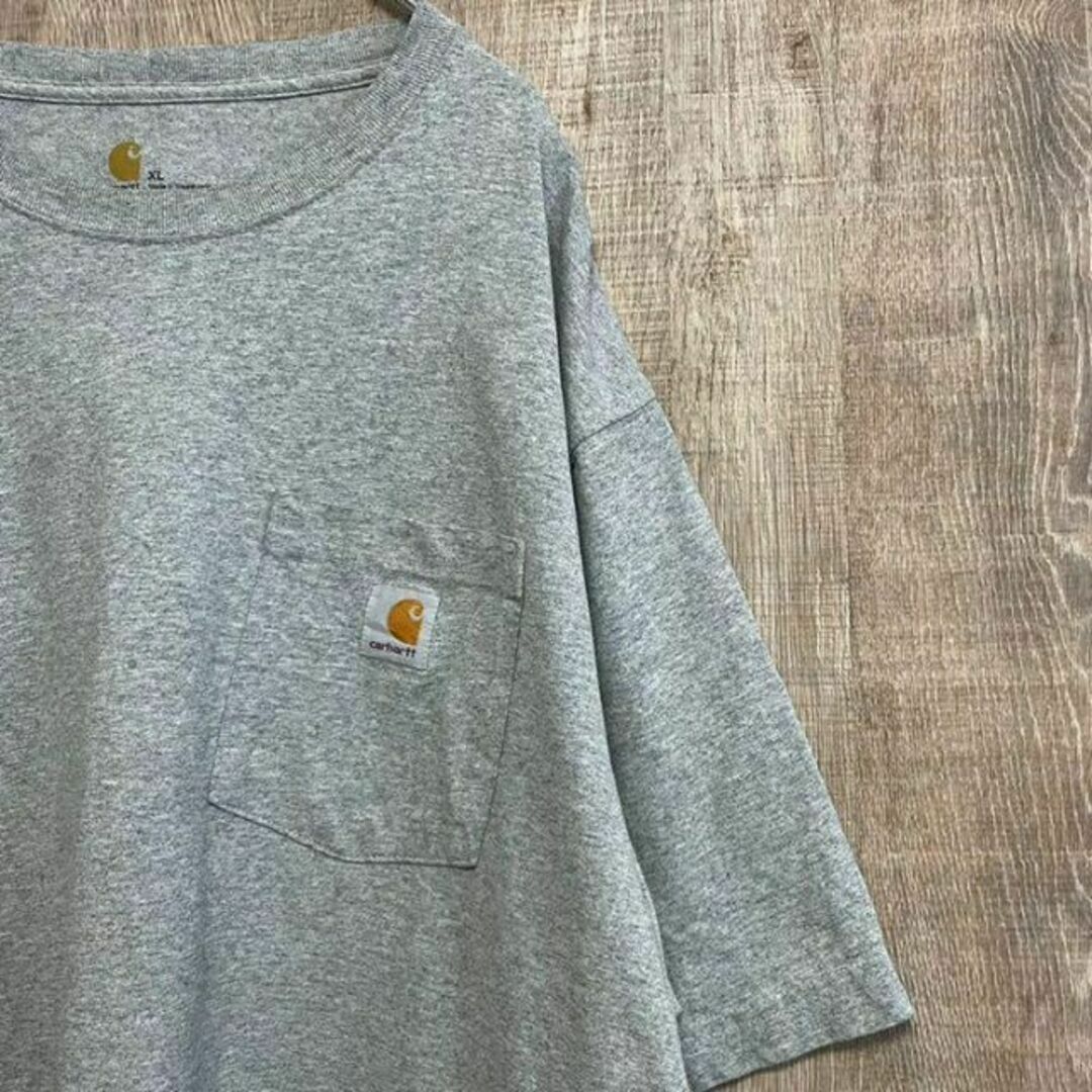 carhartt(カーハート)のcarhartt カーハート　ポケットT　ワンポイントロゴ　ライトグレー　XL メンズのトップス(Tシャツ/カットソー(半袖/袖なし))の商品写真