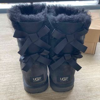 アグ(UGG)のUGG ブーツ　バックリボン　38 アグ W BAILEY ムートンブーツ(ブーツ)