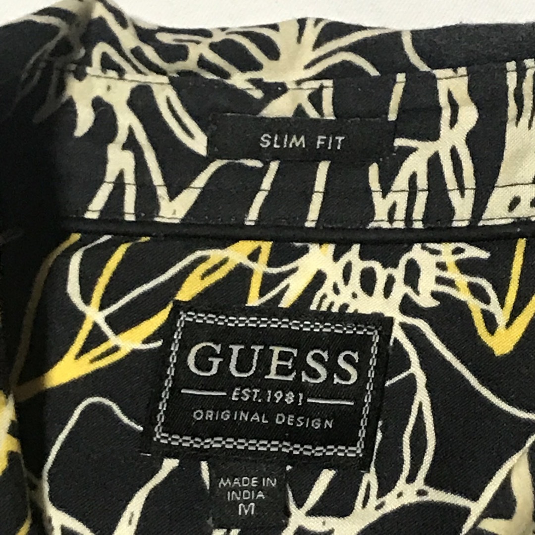 GUESS(ゲス)のGUESS ゲス　総柄シャツ　半袖　シャツ　メンズ　Mサイズ メンズのトップス(シャツ)の商品写真