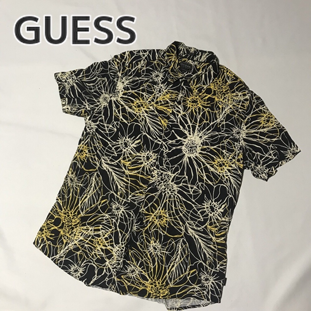 GUESS(ゲス)のGUESS ゲス　総柄シャツ　半袖　シャツ　メンズ　Mサイズ メンズのトップス(シャツ)の商品写真