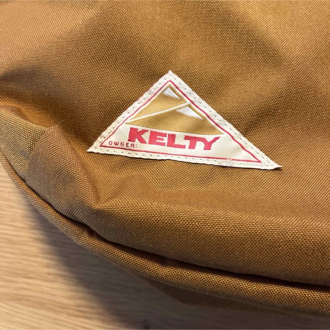 KELTY(ケルティ)の新品未使用　ケルティ　ハーフムーン　ショルダーバッグ　ブラウン レディースのバッグ(ショルダーバッグ)の商品写真