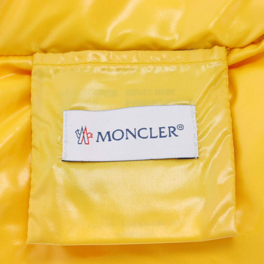 MONCLER(モンクレール)のMONCLER モンクレール ワッペン付きダウンマフラー イエロー D20930010700 メンズのファッション小物(マフラー)の商品写真