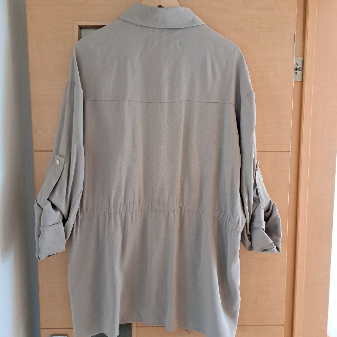 ZARA(ザラ)のZARA アジャスタブルウエストシャツジャケット未使用 レディースのジャケット/アウター(スプリングコート)の商品写真