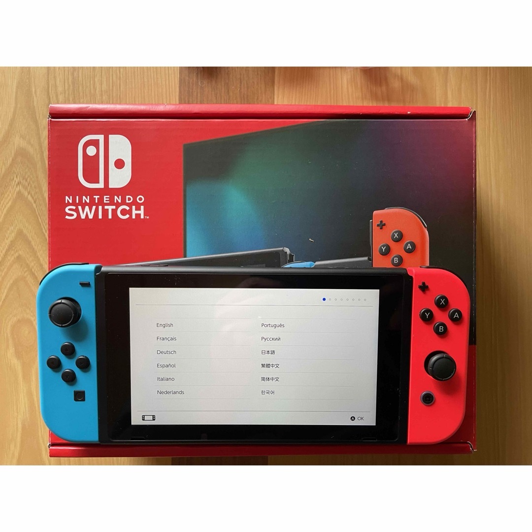 Nintendo Switch(ニンテンドースイッチ)の美品ニンテンドーSwitch 本体　ソフト2本付き【値下げしました】 エンタメ/ホビーのゲームソフト/ゲーム機本体(家庭用ゲーム機本体)の商品写真