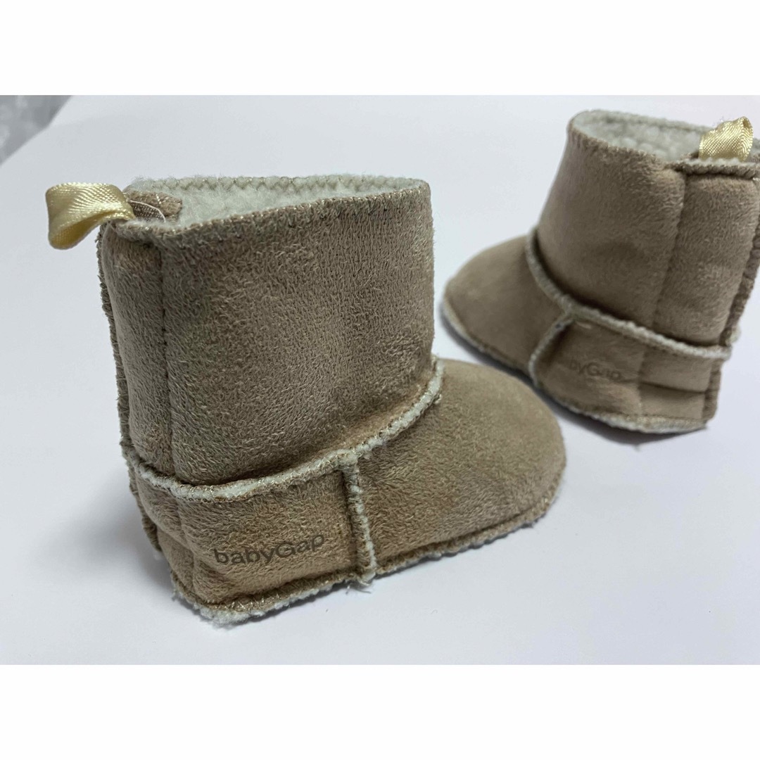 babyGAP(ベビーギャップ)のGAP baby ムートン　10㎝ キッズ/ベビー/マタニティのベビー靴/シューズ(~14cm)(ブーツ)の商品写真