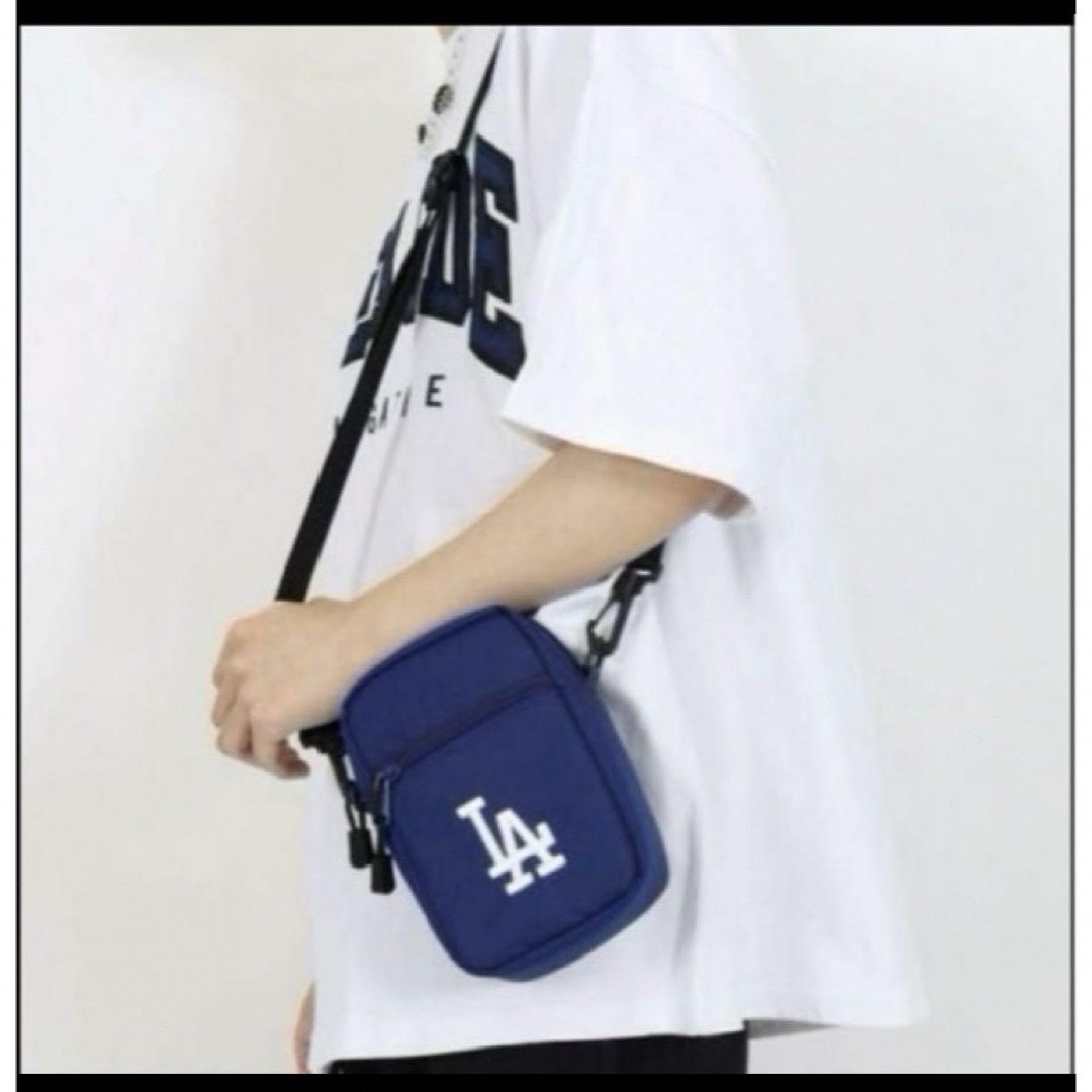 MLB(メジャーリーグベースボール)の【未開封新品】ドジャース　ミニショルダーバッグ　大谷翔平　 MLB公認　刺繍ロゴ レディースのバッグ(ショルダーバッグ)の商品写真