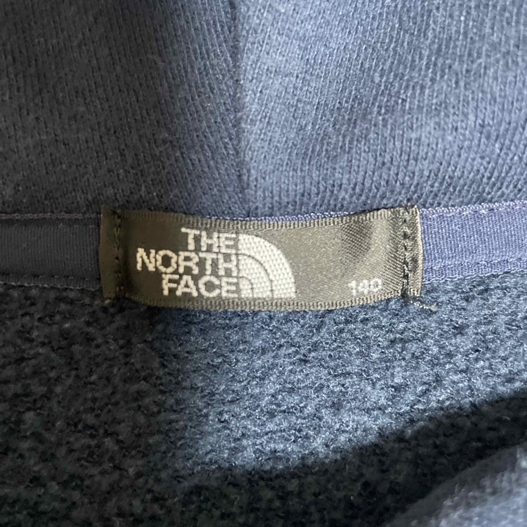 THE NORTH FACE(ザノースフェイス)のノースフェイスパーカー　ネイビー　　140㌢ キッズ/ベビー/マタニティのキッズ服男の子用(90cm~)(ジャケット/上着)の商品写真