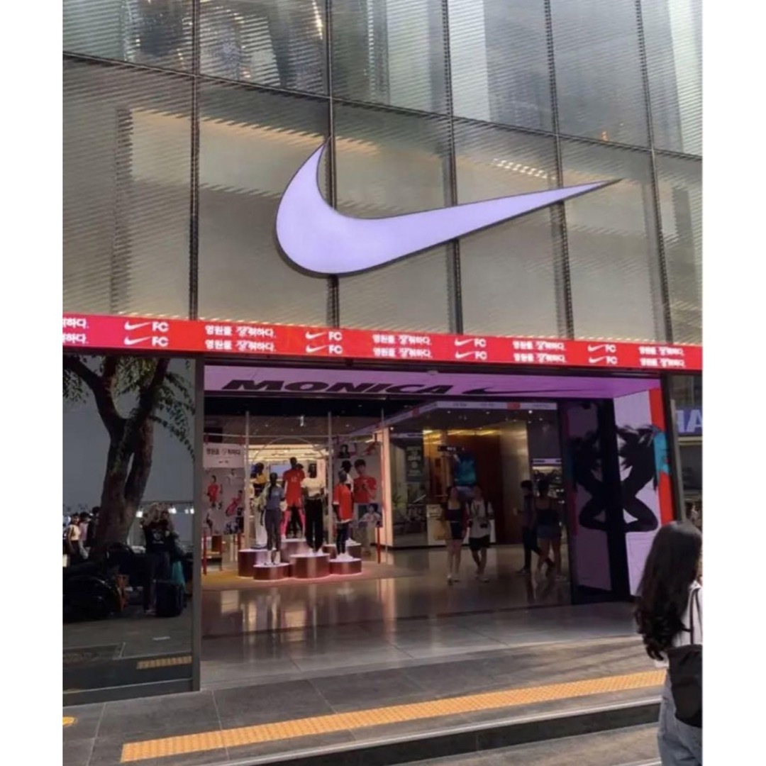 NIKE(ナイキ)の韓国限定NIKEナイキエコバッグショッパーM新品送料無料 レディースのバッグ(トートバッグ)の商品写真