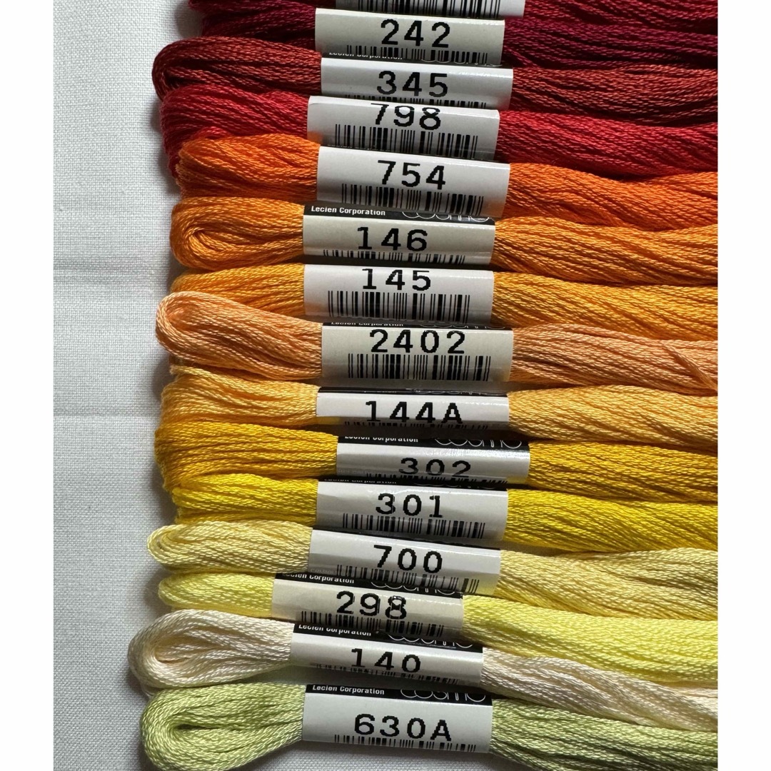 刺繍糸　コスモ#25  60色 ハンドメイドの素材/材料(生地/糸)の商品写真