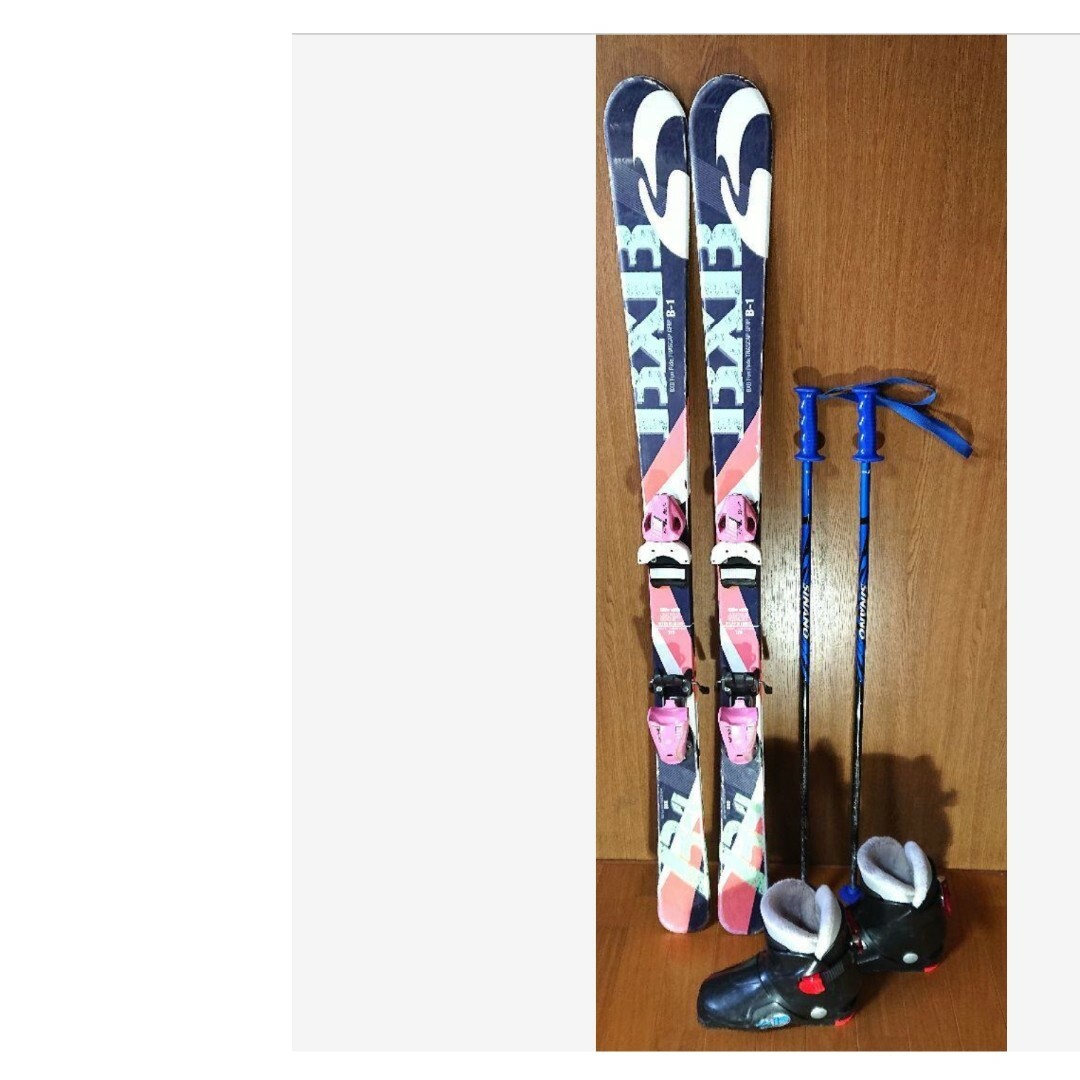 スキー(128cm、約130cm)ポール(90cm)ブーツ(22cm)セット スポーツ/アウトドアのスキー(板)の商品写真