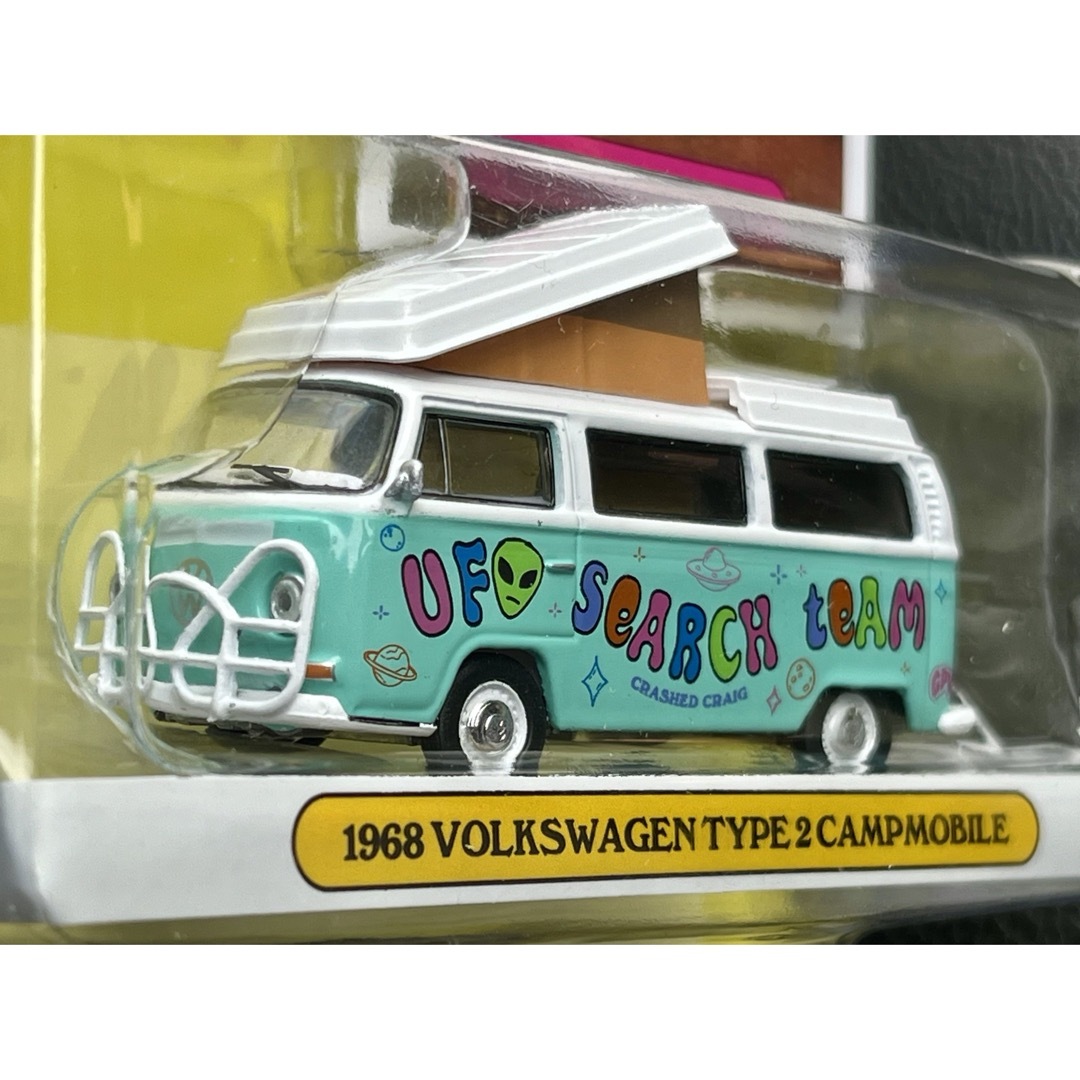 Volkswagen(フォルクスワーゲン)のグリーンライト 1/64 1968 VW タイプ2 T2 キャンプモービル エンタメ/ホビーのおもちゃ/ぬいぐるみ(ミニカー)の商品写真