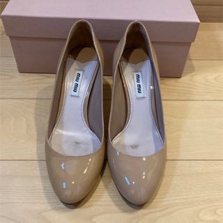 ミュウミュウ(miumiu)のmiumiu  エナメル　ハイヒール　パンプス　ミュウミュウ(ハイヒール/パンプス)