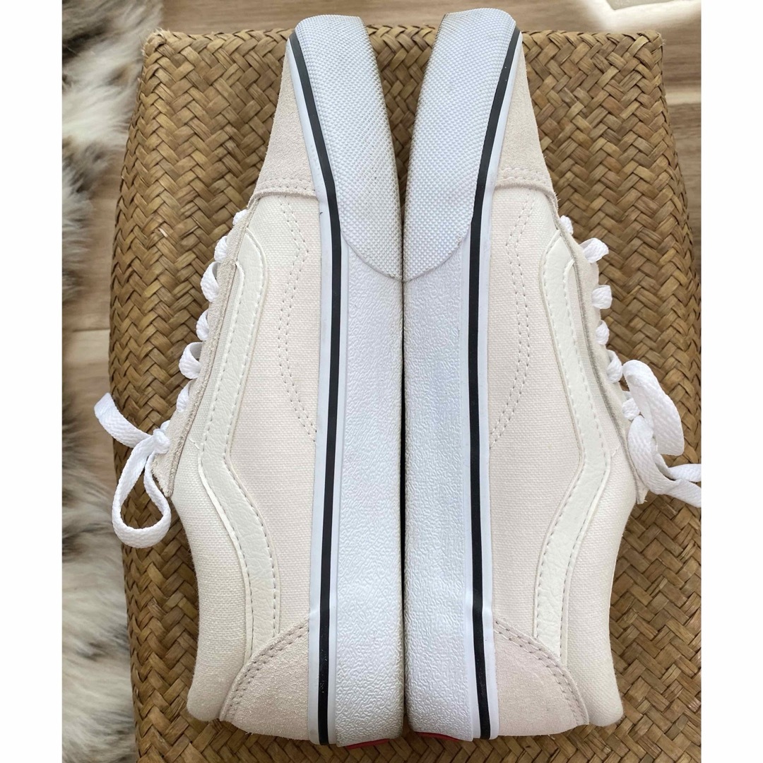 VANS(ヴァンズ)の美品 VANS ヴァンズ オールドスクール スニーカー マシュマロ アイボリー レディースの靴/シューズ(スニーカー)の商品写真