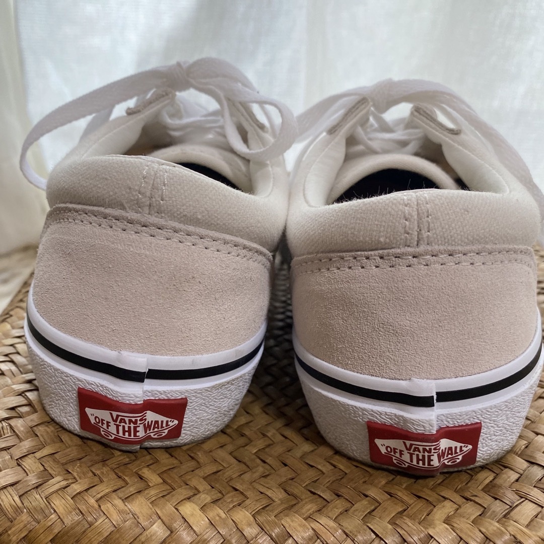 VANS(ヴァンズ)の美品 VANS ヴァンズ オールドスクール スニーカー マシュマロ アイボリー レディースの靴/シューズ(スニーカー)の商品写真