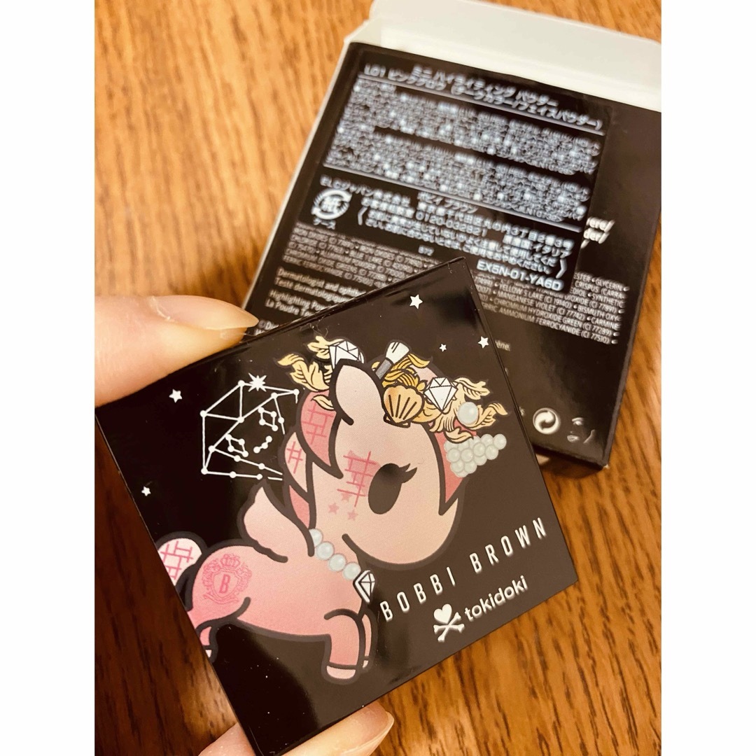 BOBBI BROWN(ボビイブラウン)のBOBBI BROWN ボビイブラウンtokidoki ピンクグロウハイライター コスメ/美容のベースメイク/化粧品(フェイスカラー)の商品写真