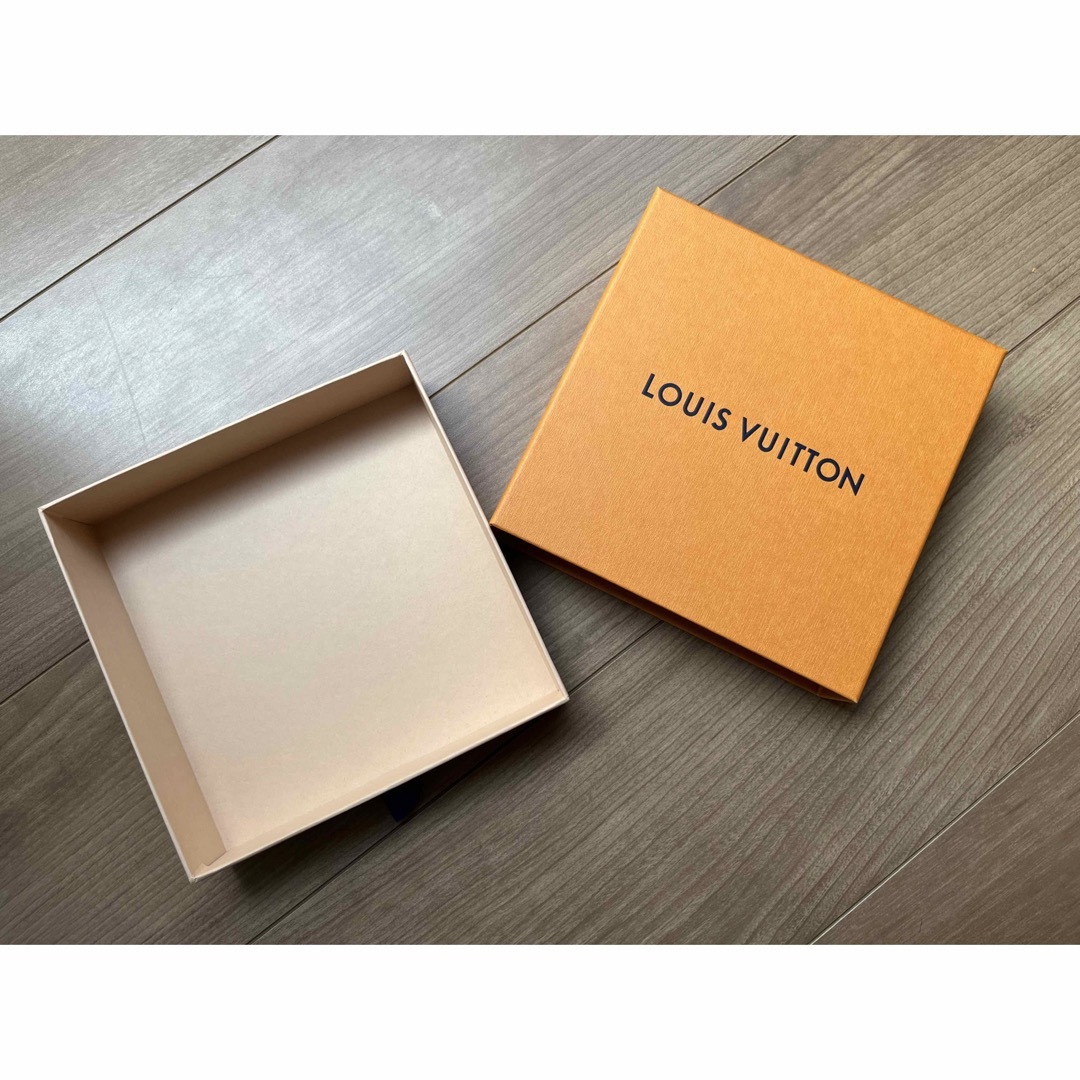 LOUIS VUITTON(ルイヴィトン)のLOUIS VUITTON 空き箱 ギフトBOX インテリア/住まい/日用品のオフィス用品(ラッピング/包装)の商品写真