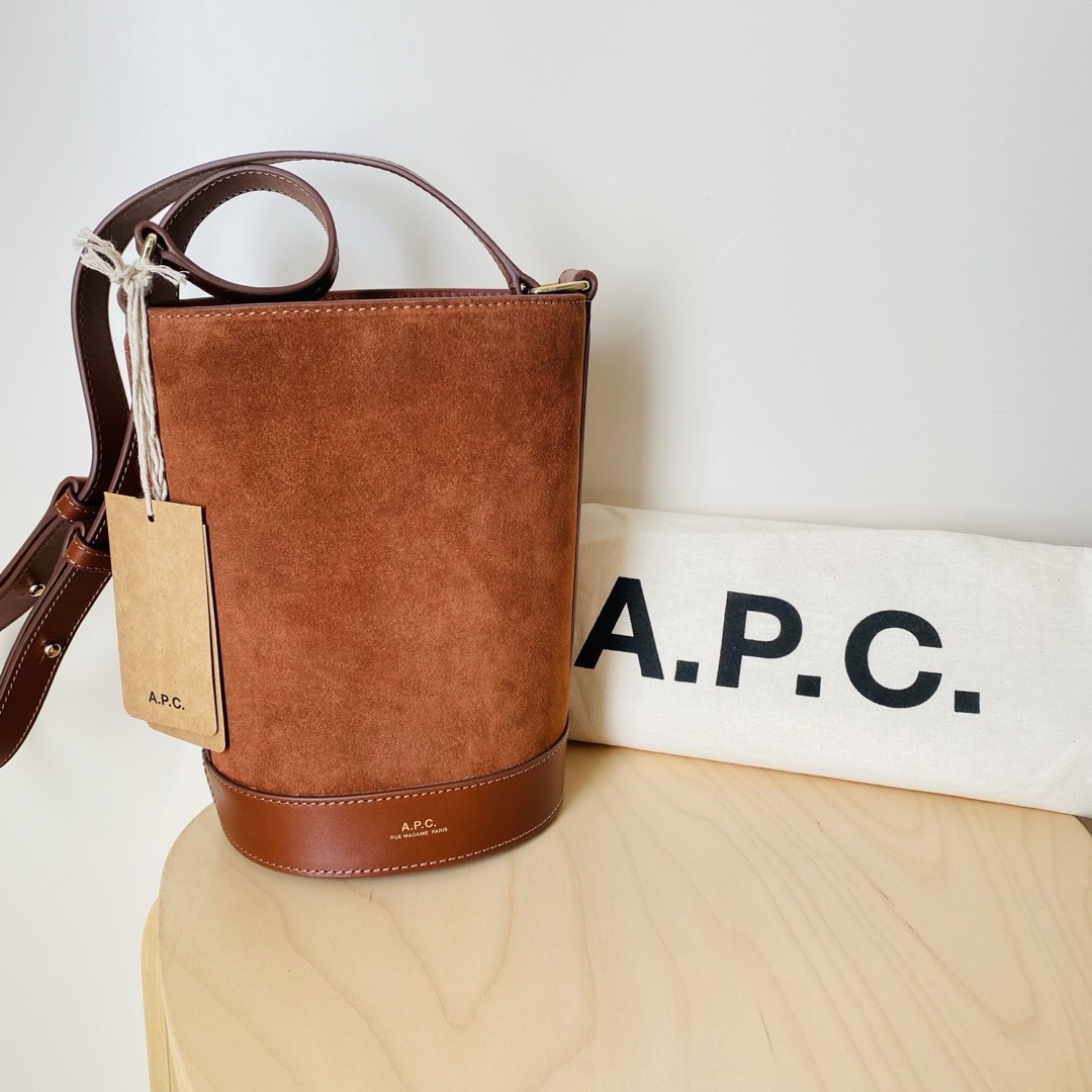 その他onlinesto【A.P.C.】アーペーセー ambre スモール バケットバッグ (新品)