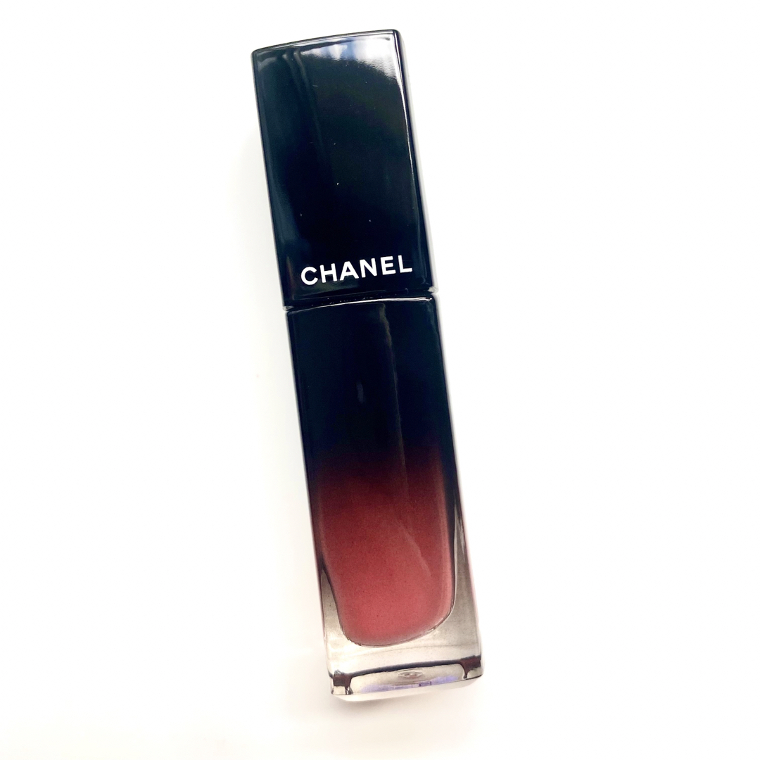 CHANEL(シャネル)の新品✴︎ CHANEL ルージュアリュールラック 65 アンペルテュルバーブル コスメ/美容のベースメイク/化粧品(リップグロス)の商品写真