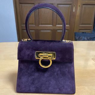 ✨美品✨✦Salvatore Ferragamo✦フェラガモ✦ヴァラリボン✦濃紺レザー