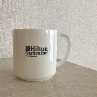 Hilton Garden Inn Seoul Gangnam ロゴ マグカップ(グラス/カップ)