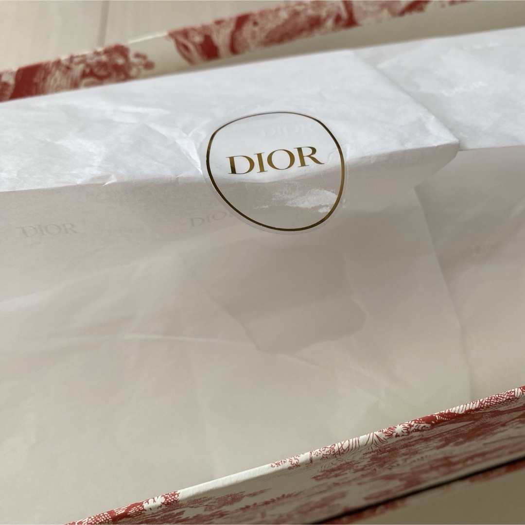 Christian Dior(クリスチャンディオール)の未使用！Dior エンブロイダリー コットン バスタオル インテリア/住まい/日用品の日用品/生活雑貨/旅行(タオル/バス用品)の商品写真