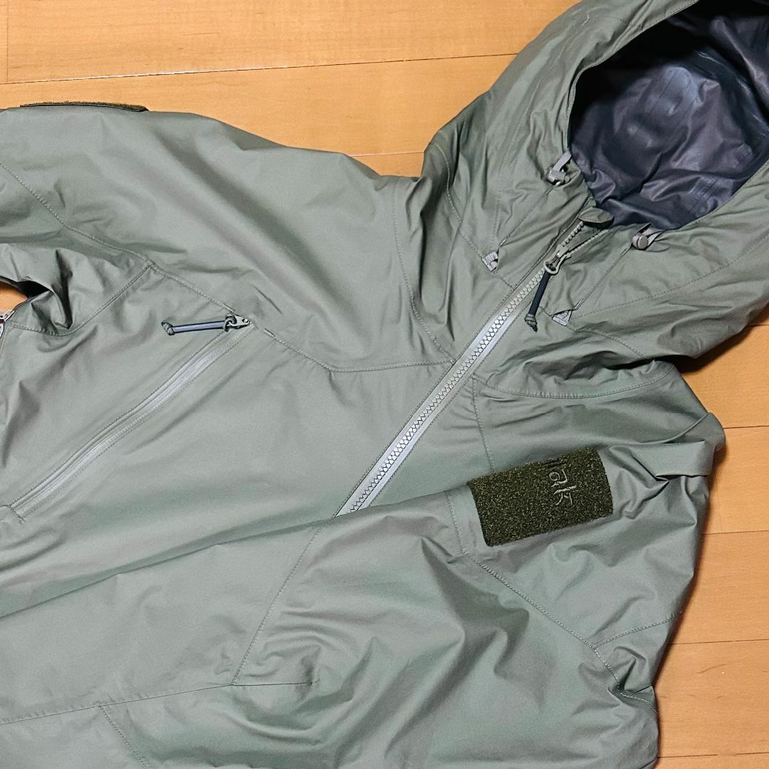 TILAK(ティラック)の【TILAK/ティラック】STINGER MIG JACKET　カーキ　サイズS メンズのジャケット/アウター(ナイロンジャケット)の商品写真