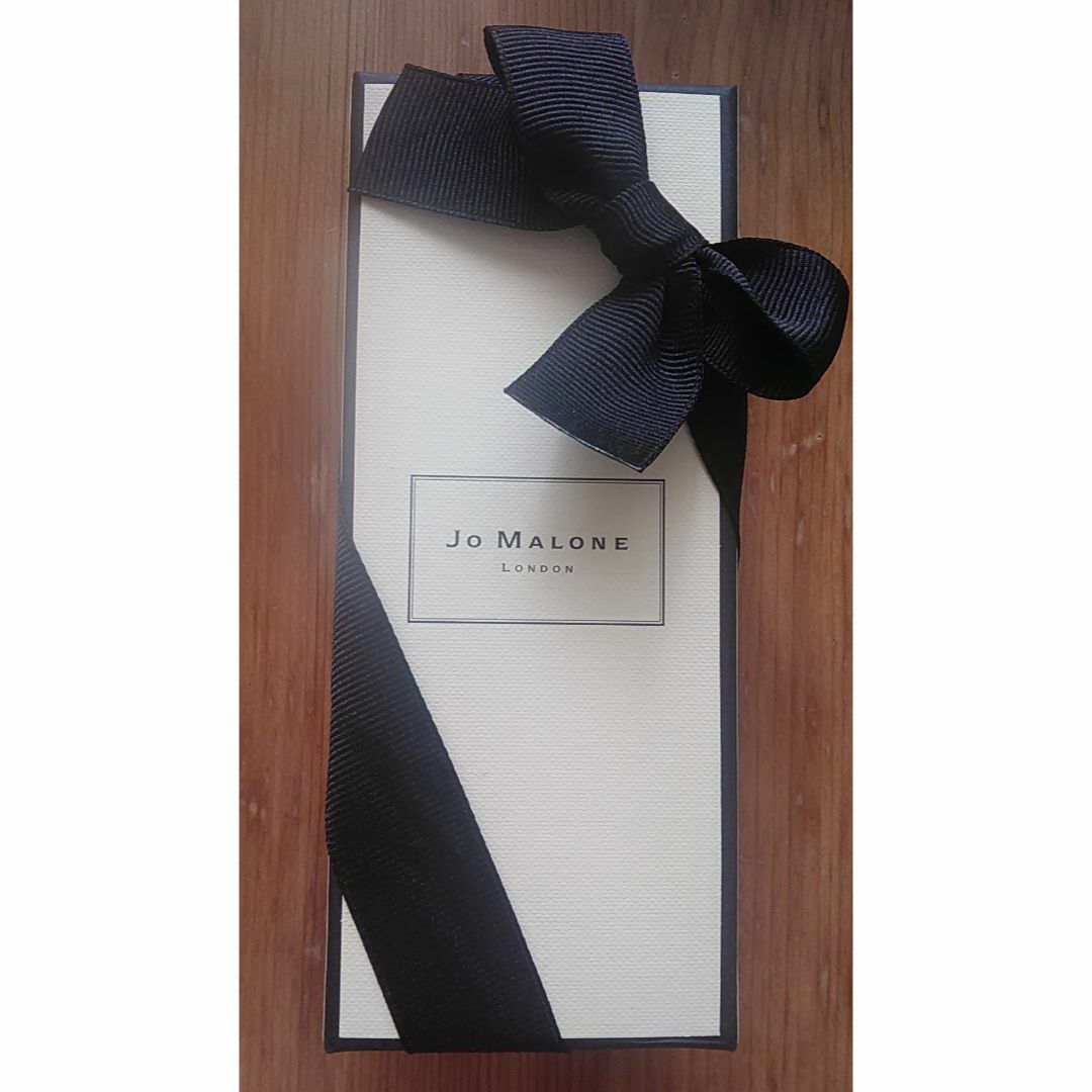 Jo Malone(ジョーマローン)のジョーマローン 空箱  リボン付き レディースのバッグ(ショップ袋)の商品写真