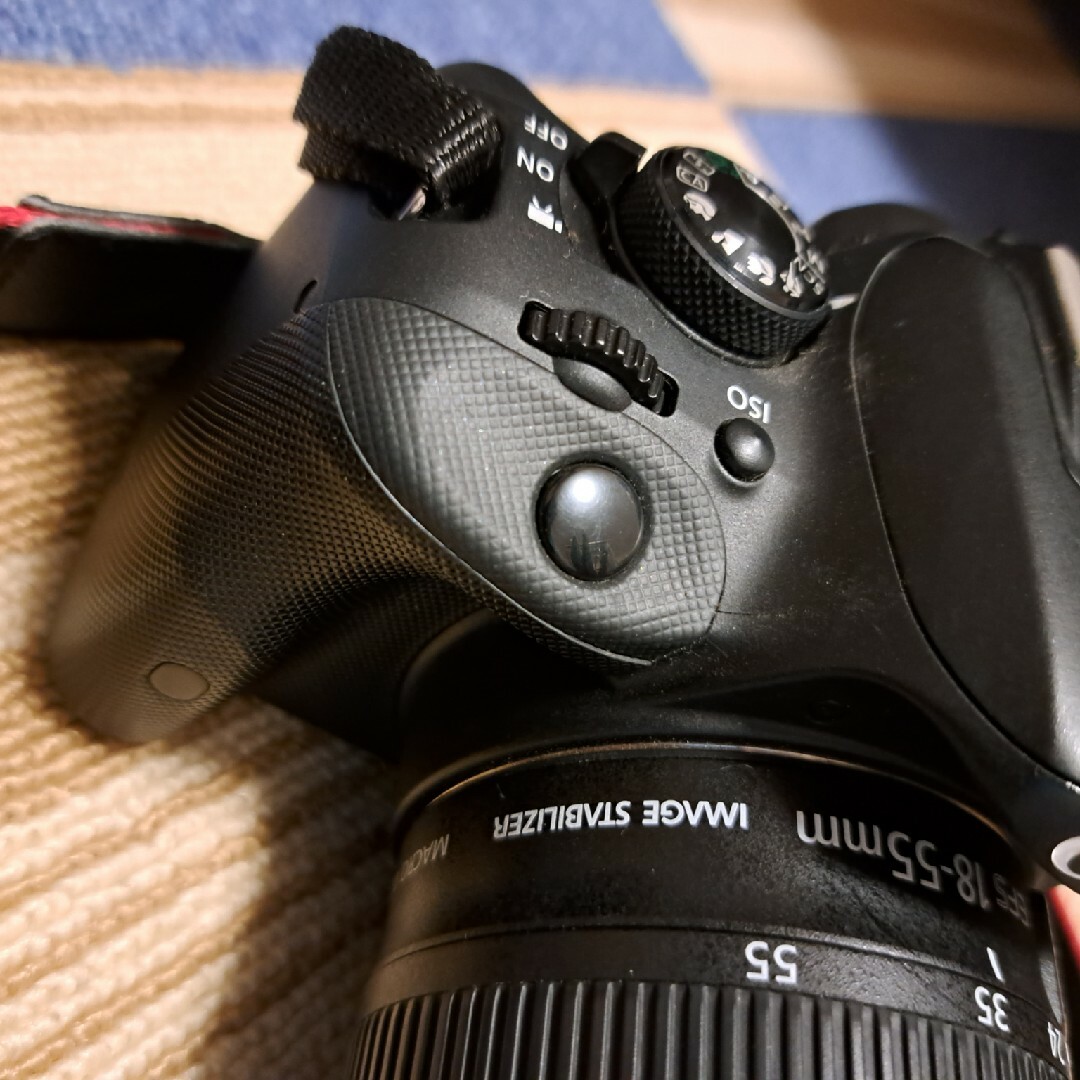 Canon(キヤノン)のCanon EOS KISS X7 Wズームキット スマホ/家電/カメラのカメラ(デジタル一眼)の商品写真