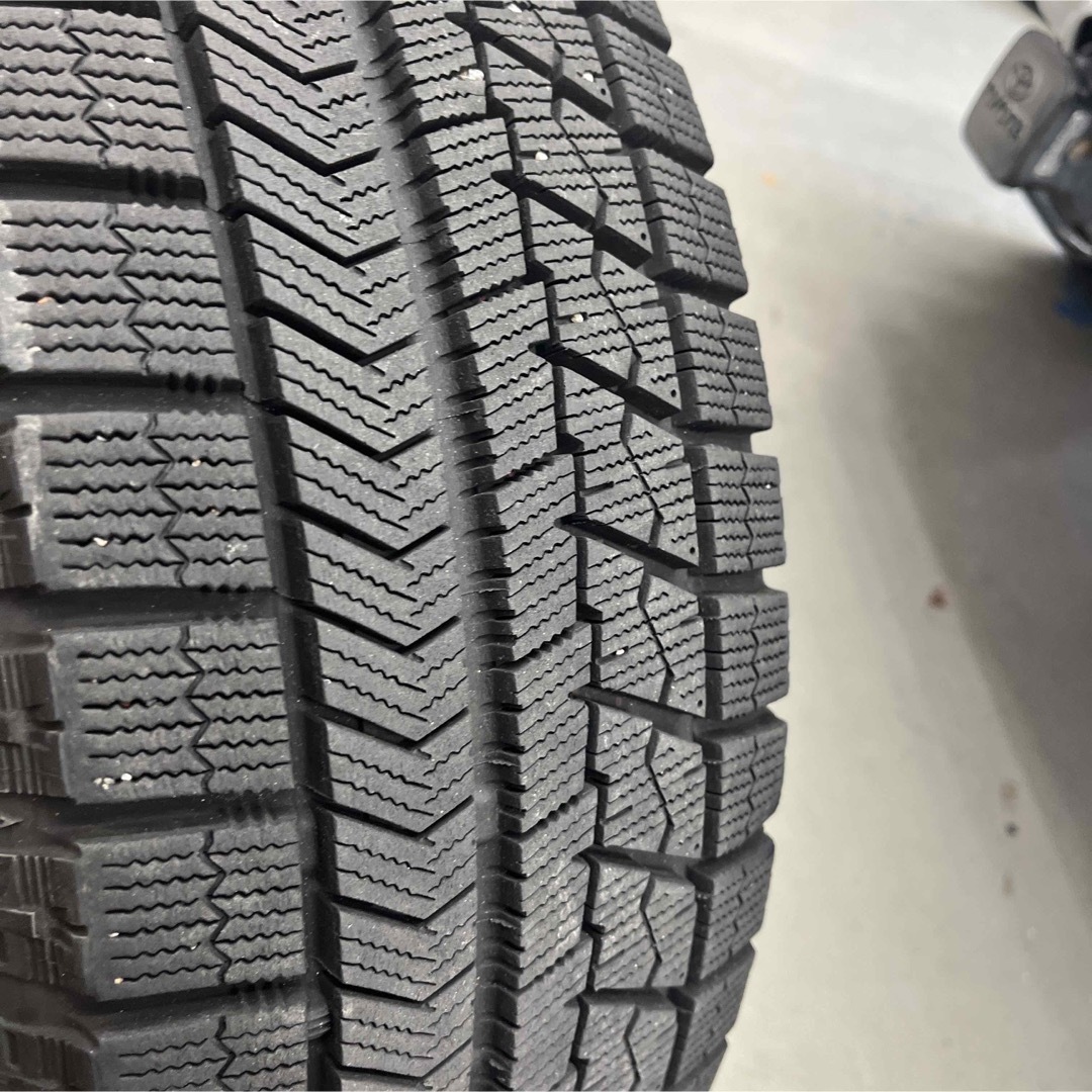 BRIDGESTONE(ブリヂストン)のトヨタエスクワイアHVスタッドレスタイヤホイル付195/65R15 ZWR80G 自動車/バイクの自動車(タイヤ・ホイールセット)の商品写真