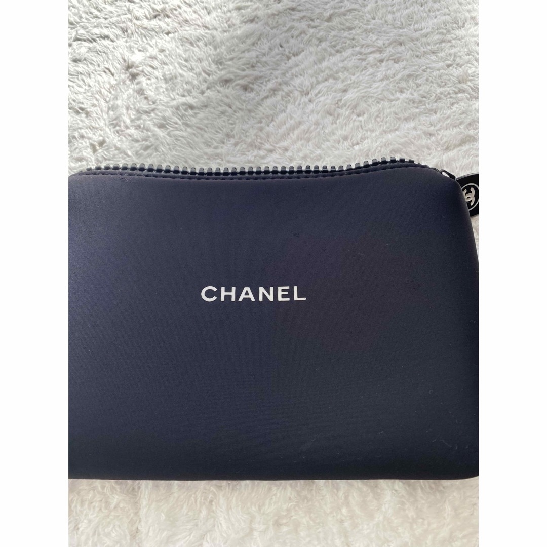 CHANEL(シャネル)のCHANEL ノベルティポーチ＆巾着 2点セット エンタメ/ホビーのコレクション(ノベルティグッズ)の商品写真