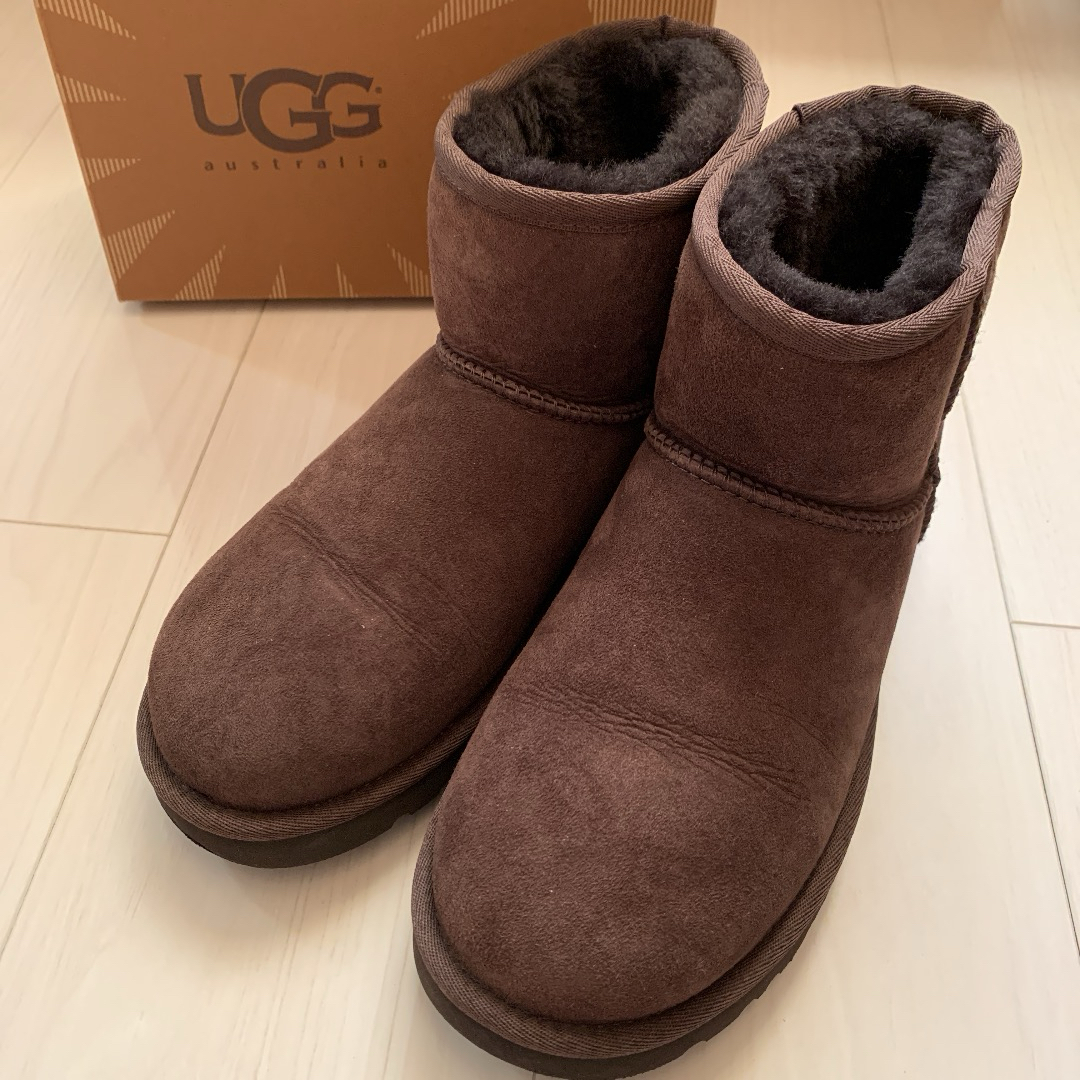 UGG(アグ)のUGG W CLASSIC SHORT チョコ 7 レディースの靴/シューズ(ブーツ)の商品写真