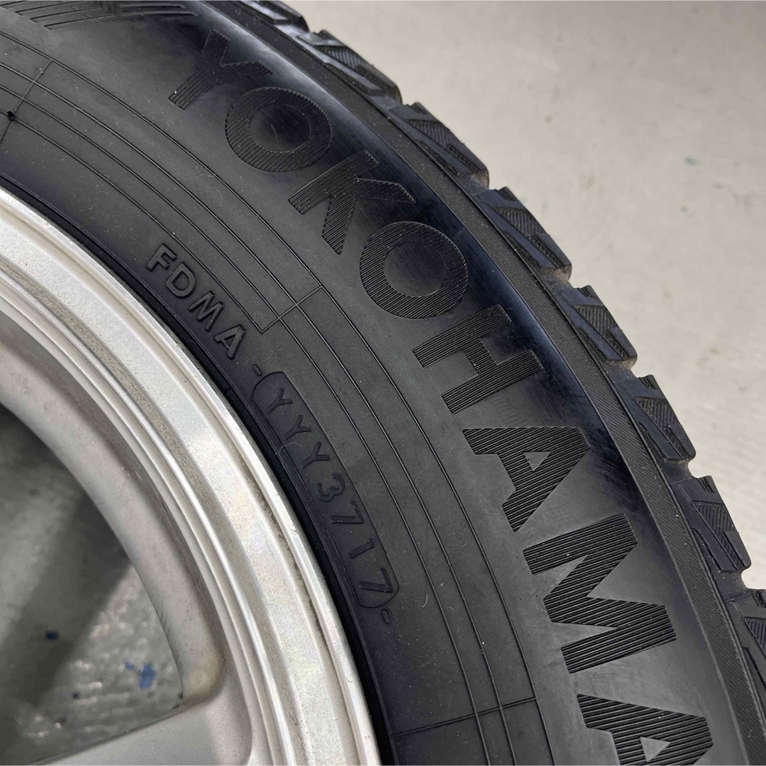 トヨタエスティマスタッドレスタイヤホイル付205/65R16 ACR50W 自動車/バイクの自動車(タイヤ・ホイールセット)の商品写真