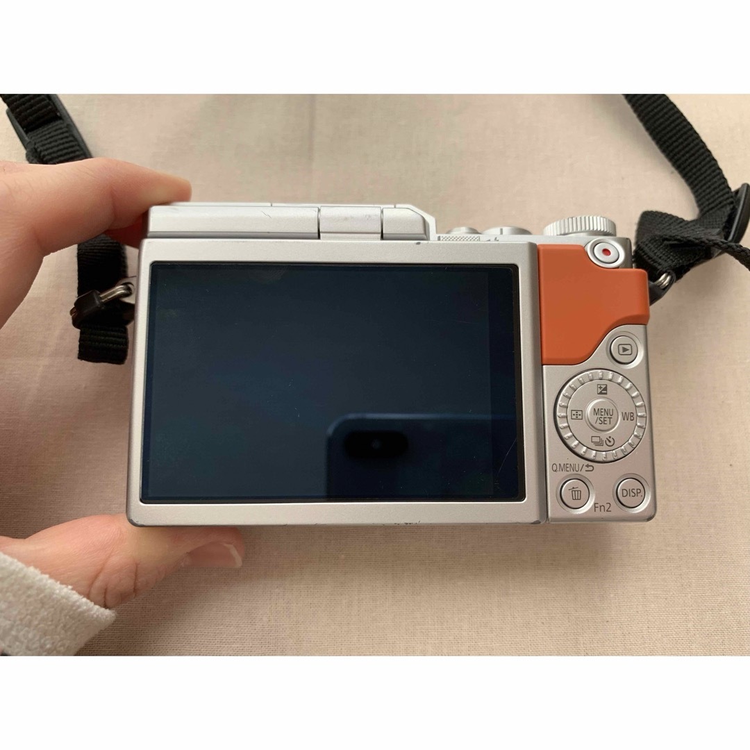 Panasonic(パナソニック)のPanasonic デジタルカメラ LUMIX DC-GF9 DC-GF9W-D スマホ/家電/カメラのカメラ(ミラーレス一眼)の商品写真