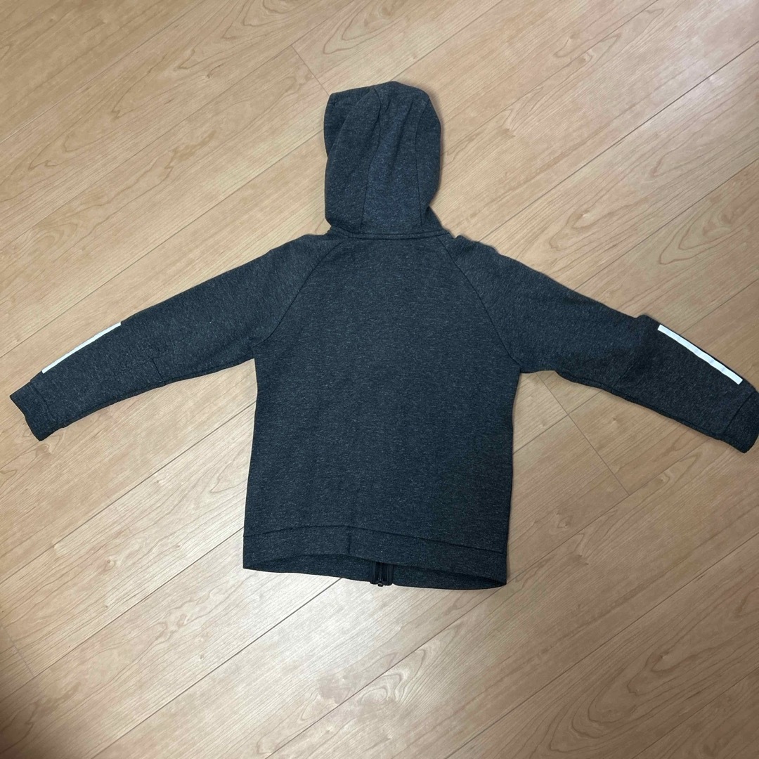 adidas(アディダス)のadidas パーカー　ジュニア　150 キッズ/ベビー/マタニティのキッズ服男の子用(90cm~)(ジャケット/上着)の商品写真