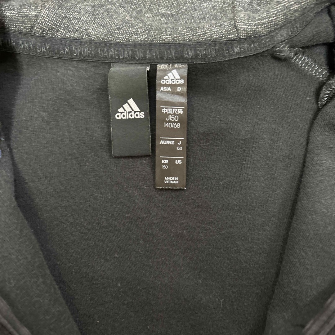 adidas(アディダス)のadidas パーカー　ジュニア　150 キッズ/ベビー/マタニティのキッズ服男の子用(90cm~)(ジャケット/上着)の商品写真
