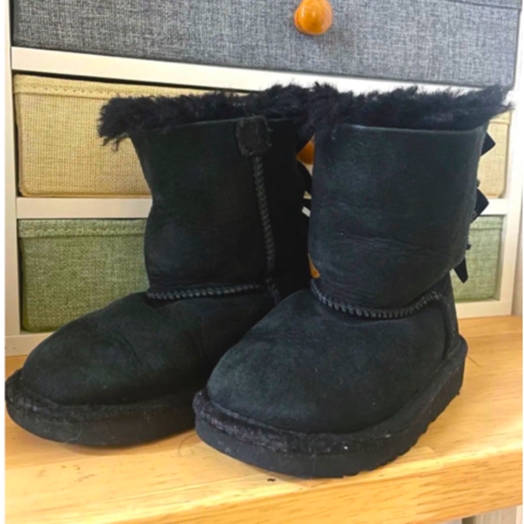 UGG(アグ)のUGG キッズ　ブーツ　ムートン キッズ/ベビー/マタニティのベビー靴/シューズ(~14cm)(ブーツ)の商品写真