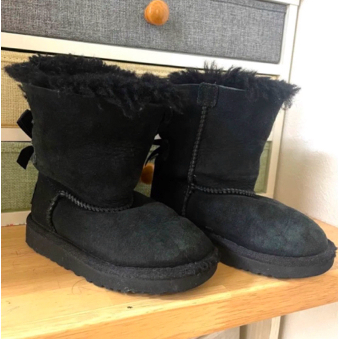 UGG(アグ)のUGG キッズ　ブーツ　ムートン キッズ/ベビー/マタニティのベビー靴/シューズ(~14cm)(ブーツ)の商品写真