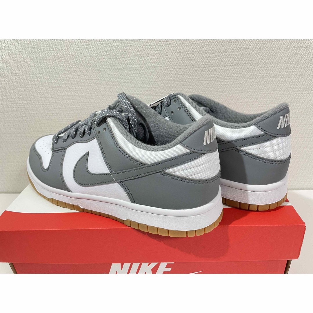 NIKE(ナイキ)の【新品 ※ラスト1点】24.5㎝　NIKE GS DUNK LOW グレー レディースの靴/シューズ(スニーカー)の商品写真