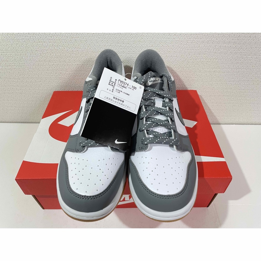 NIKE(ナイキ)の【新品 ※ラスト1点】24.5㎝　NIKE GS DUNK LOW グレー レディースの靴/シューズ(スニーカー)の商品写真