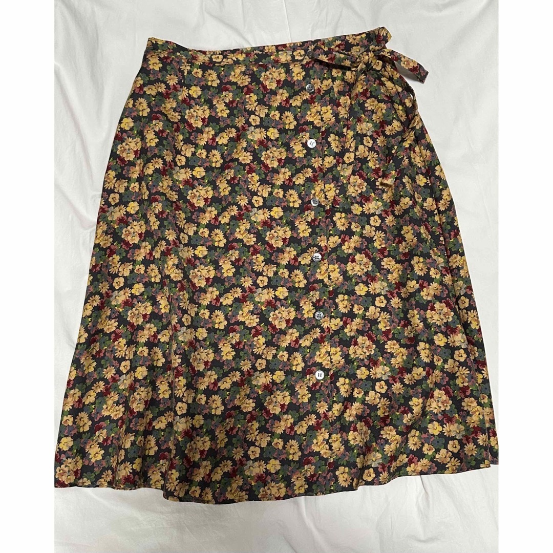 LAURA ASHLEY(ローラアシュレイ)のLAURA ASHLEY シルクスカート レディースのスカート(ひざ丈スカート)の商品写真