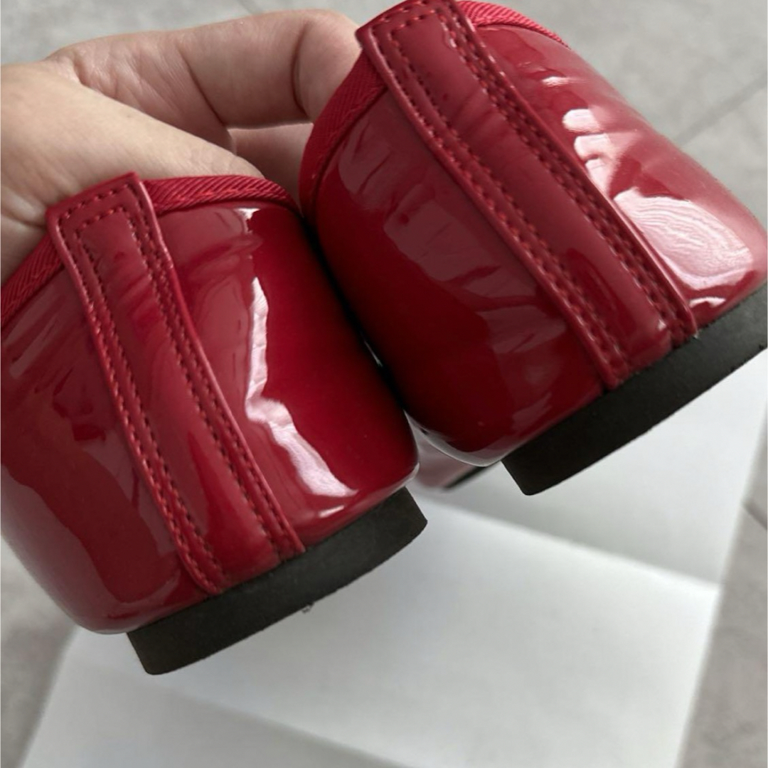 GU(ジーユー)のLeLien リボン　エナメル　バレエシューズ　フラットシューズ レディースの靴/シューズ(バレエシューズ)の商品写真