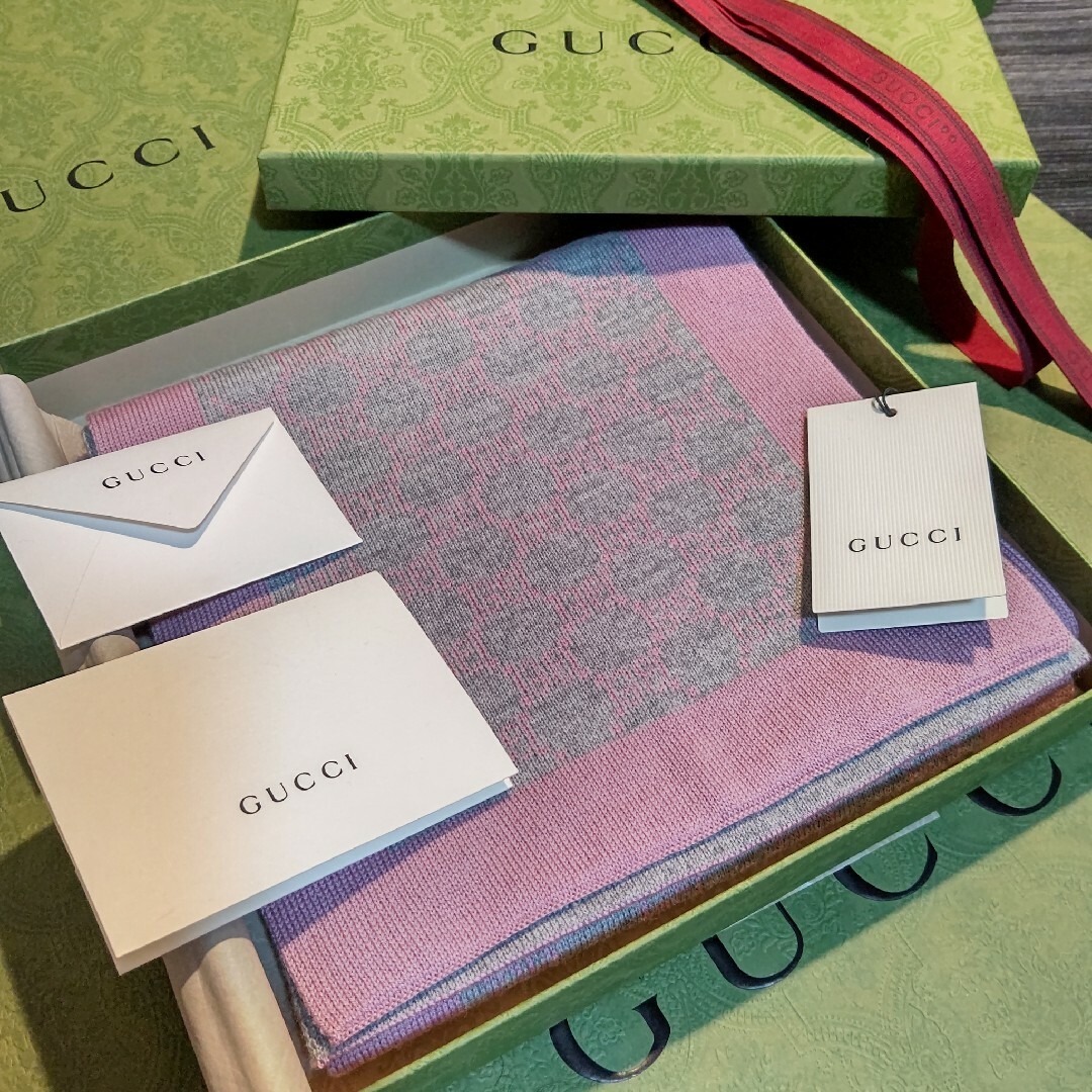 Gucci(グッチ)の❤新品箱袋付き❤ GUCCI マフラー ストール ショール スカーフ❤ピンク❤ レディースのファッション小物(マフラー/ショール)の商品写真