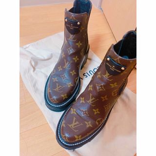 ルイヴィトン(LOUIS VUITTON)のLOUIS VUITTON ルイヴィトン シルエット・ライン アンクルブーツ(ブーツ)