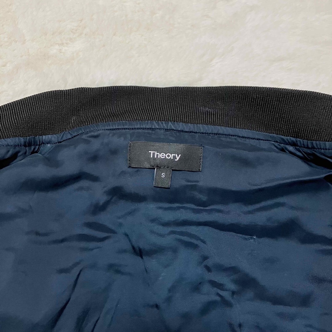 theory(セオリー)の極美品 Theory ブルゾン ジャケット MA-1 ペイズリー 総柄 紺 S  レディースのジャケット/アウター(ブルゾン)の商品写真