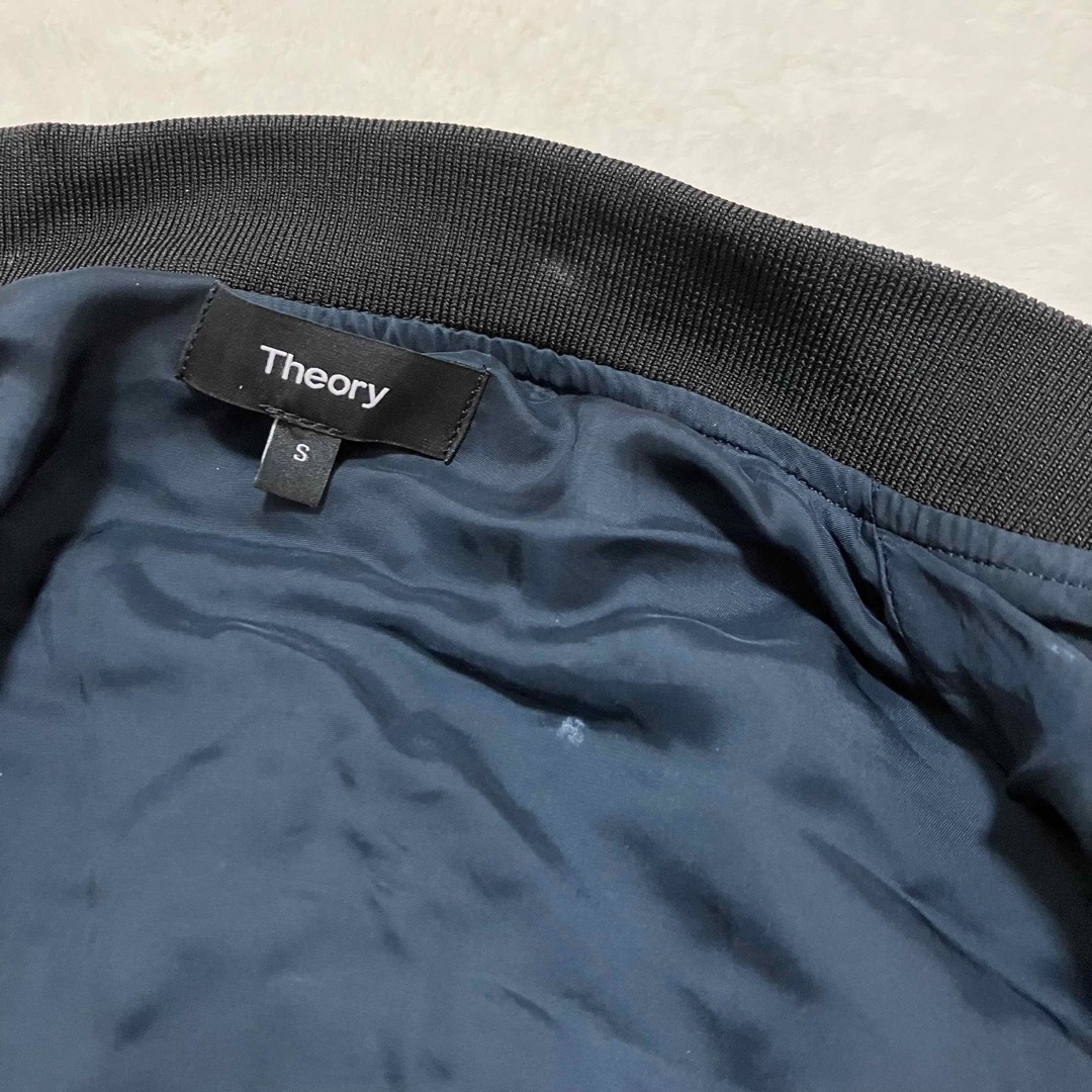 theory(セオリー)の極美品 Theory ブルゾン ジャケット MA-1 ペイズリー 総柄 紺 S  レディースのジャケット/アウター(ブルゾン)の商品写真