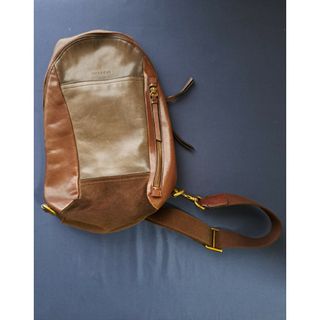 コーチ(COACH)の★【used】COACH　斜め掛けショルダーバッグ　ボディバッグ　チャーム付き(ボディーバッグ)