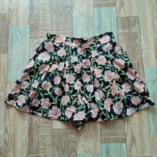 オゾック(OZOC)のOZOC☆花柄ショートパンツ(ショートパンツ)