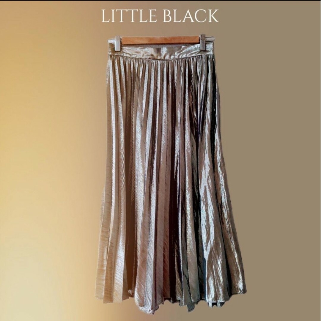 LITTLE BLACK(リトルブラック)の【リトルブラック】プリーツスカート　大人　きれいめ　シルバー　煌めく　ロング丈 レディースのスカート(ロングスカート)の商品写真
