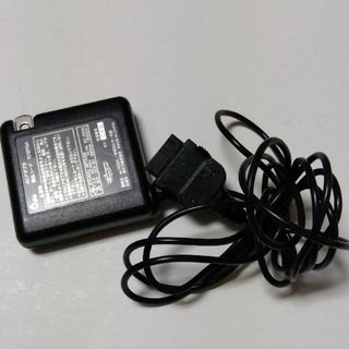 エーユー(au)のau充電器1012PQA(バッテリー/充電器)