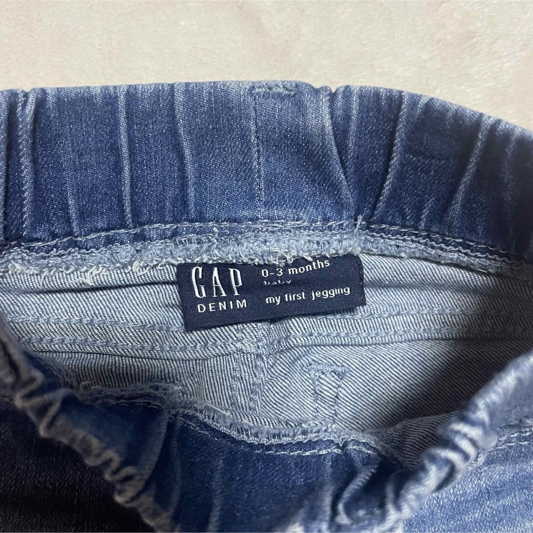 GAP(ギャップ)のGAP denim 0-3mouth 50サイズ　ベビー服 キッズ/ベビー/マタニティのベビー服(~85cm)(パンツ)の商品写真